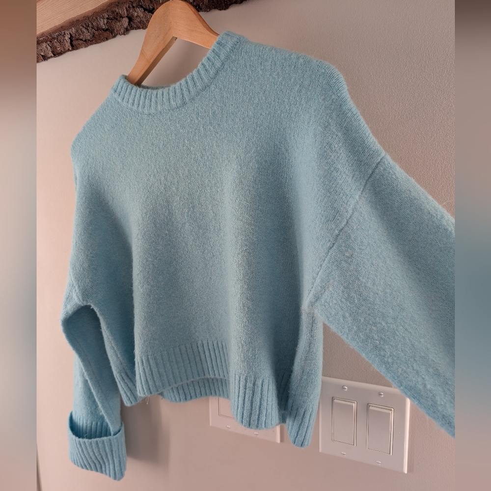 B🖤Angel Sweater - Picture 2 of 5